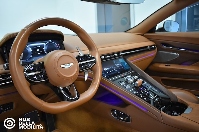 ASTON MARTIN DB12 V8 Volante
